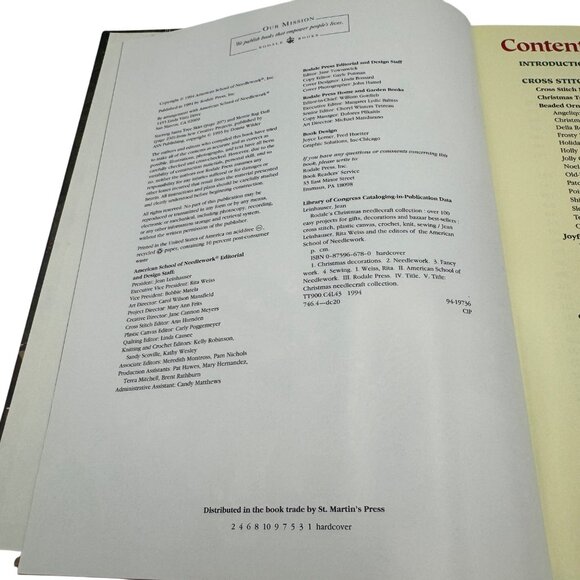 Rodales Christmas Needlecraft Collection Hardcover Book 1994 - Picture 3 of 7